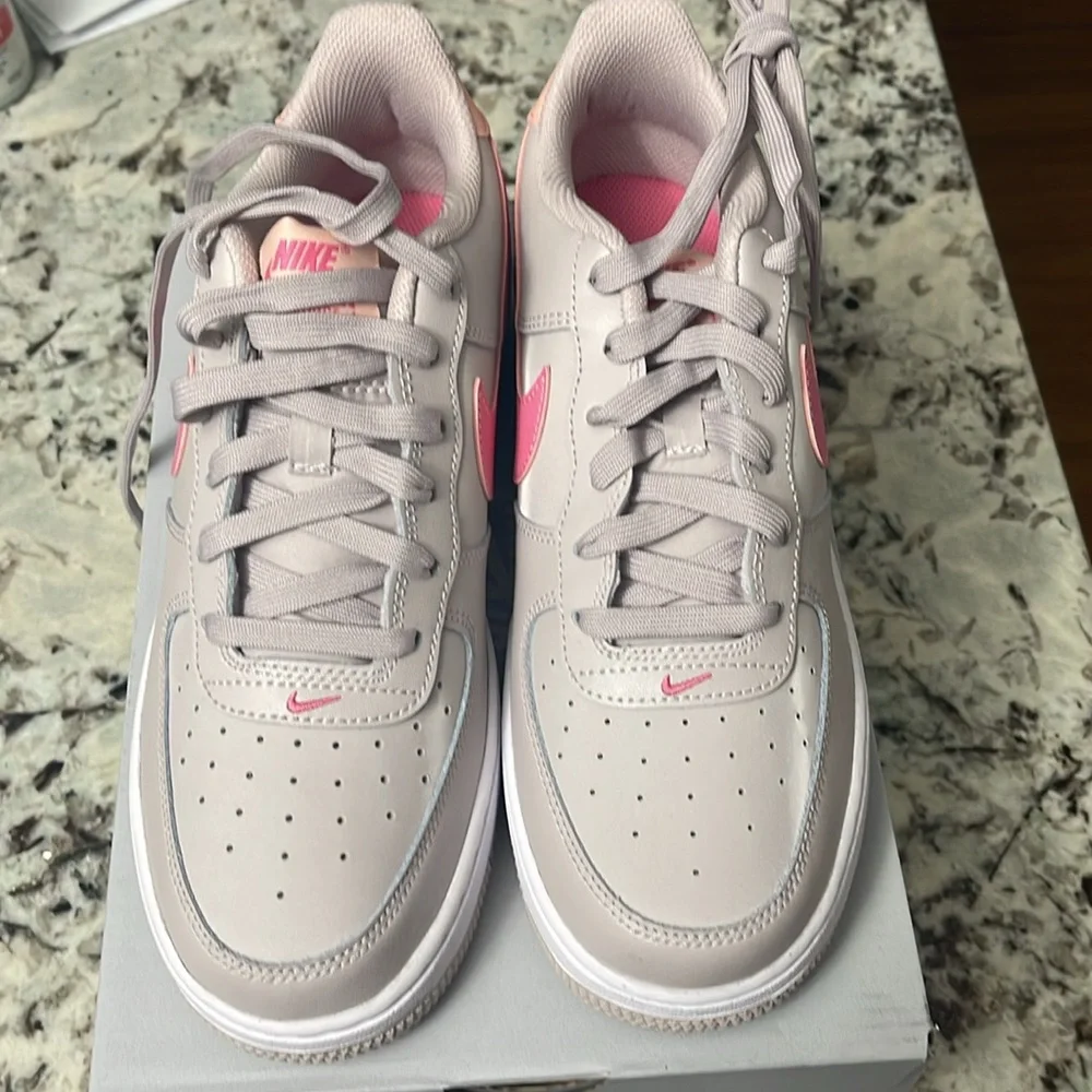 AIR FORCE 1 - Picture 2 of 11